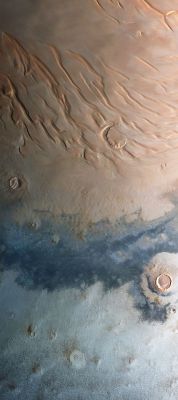 sixpenceee:  The Mars Express orbiter captured this stunning