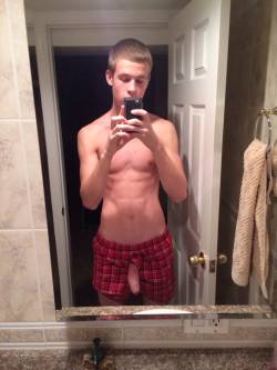 youngmanfollower:  hotcocks4us:    ☆ I am Live On Cam ★★Right