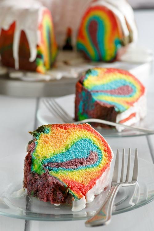 pinterestfoodie1992:RAINBOW BUNDT CAKE