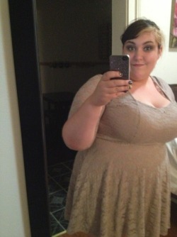 chubby-bunnies:  Hi! My name is Alyssa. I’m a fat femme from
