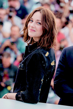 dailydcqueens:    Marion Cotillard attends the 69th Cannes Film