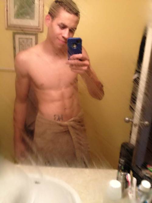 srt8guyssexting:  follower ask follower receive sometimesâ€¦.you owe me one â€¦.all live pics ya!!!!!! he was horny    20 yo