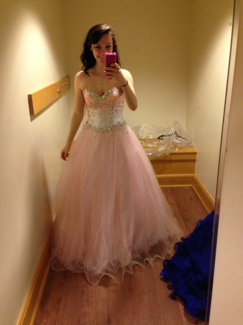 skinnyto-nothing:  MY PROM DRESS.