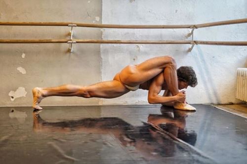 exguyparis:  Florian Pohl - Hamburg Ballet - photo by Paulio