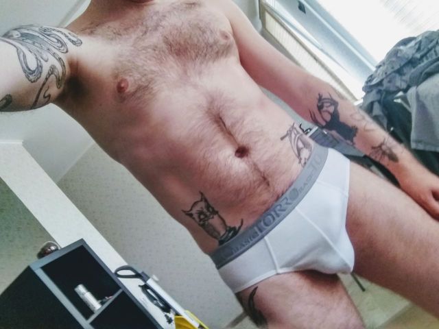 druid-owl:Bulge in white undies 😏