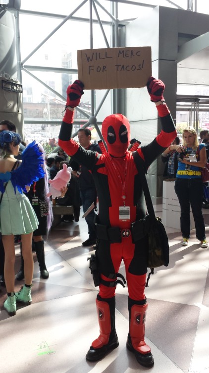 epicimpulse:  That Gambit was amazing but props to Deadpool for the accidental photobomb 