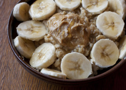 delicious-food-porn:  fitbananabaker:  White Chocolate Banana