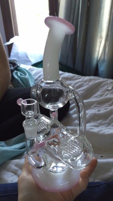 bong-rips-for-bitchy-chicks:  The cutest bong I’ve seen in