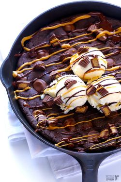 confectionerybliss:  Chocolate Peanut Butter Skillet Cookie | Gimme