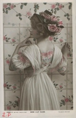 fashionologyextraordinaire:  Lily Elsie  tinted postcard, c.1910