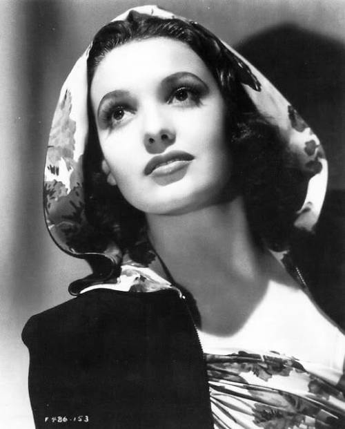 Linda Darnellhttps://painted-face.com/