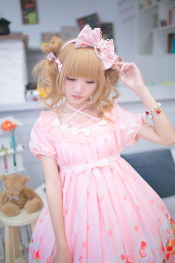 karin-hoshikawa:  pink bunny ☆ <Spun Sugar Rabbit>  By 