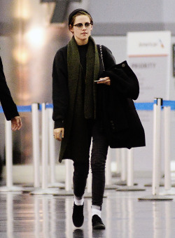 stewcharm:  Kristen arriving in New York.(x) 