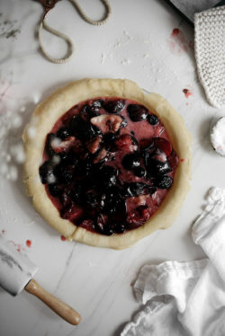 foodffs:  BLACK PLUM, FIG AND BERRY PIE WITH BROWN BUTTER OAT