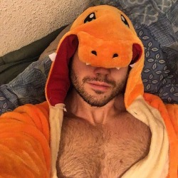 lemaracoyoy:charmander cosplay ?