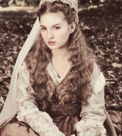 theborgiasita:  Maria Valverde as Lucrezia Borgia in Los Borgia