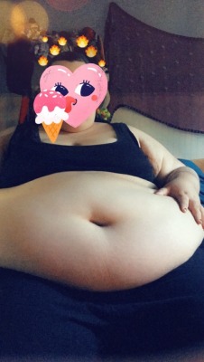 cute-fattie: do belly pictures ever get old? hah  wishlist message