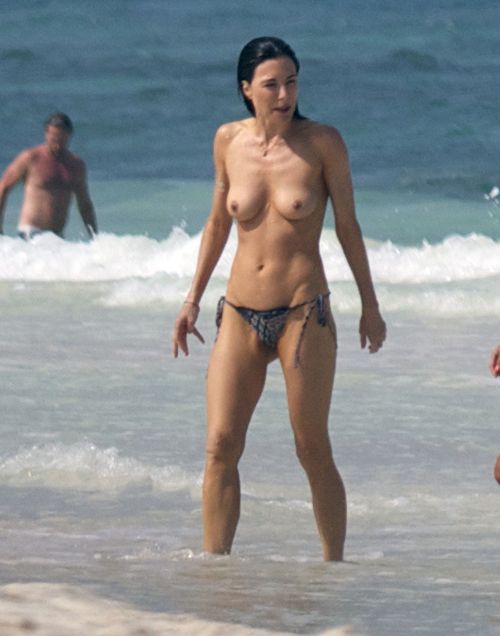 toplessbeachcelebs:Jamie MurrayÂ topless at the beach in MexicoÂ (July 2014)