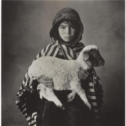 mondfaenger:   Moroccan Child with Lamb, 1971   Photo by Irving