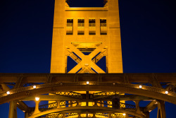 nakamagome2:  Sacramento Tower Bridge at night 