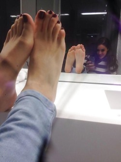 teen-feet-and-tiny-toes:  teen-feet-and-tiny-toes:this is awesome<3