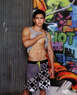 looks like a thai or viet hunk!