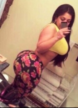 babygotaphatass:  Phatty  Ass and Titties