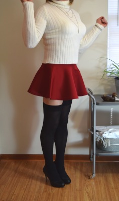 prettylillycd: Skater Skirt and Stockings I saw a similar outfit