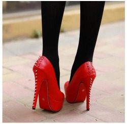 whiteblackfoto:  We’ll be lookin flashy in my red stilettos