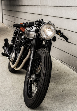 thirteenandcompany:  Just finished up on our 1975 Honda CB550F