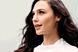 galgadotsource:Gal Gadot behind the scenes for the Huawei P20