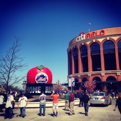 angelassnappyshots:  big apple mets. #nyc #newyorkcity #queens