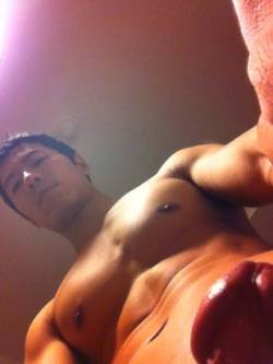 bbbtm13:  aieaguy:  Edgy….  Gosh! Look at the juicy cock head