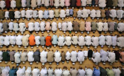letswakeupworld:  Indian Muslims offer prayers during the festival