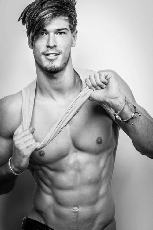 hotndfunny:  WOW…….  Follow for more hot guys: Hotndfunny