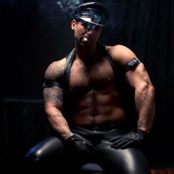 smokinghunks:  Mike from #smokinghunks #muscle  #muscledsmokers