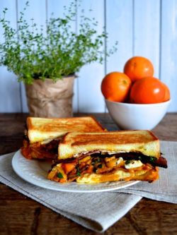 yummyinmytumbly:  The Morning Glory Grilled Cheese