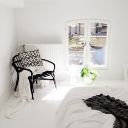 myidealhome:  light & minimal bedroom (via Elin Alta) 