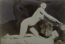 vivipiuomeno:  Nude on Neoclassic backdrop by Gaudenzio Marconi