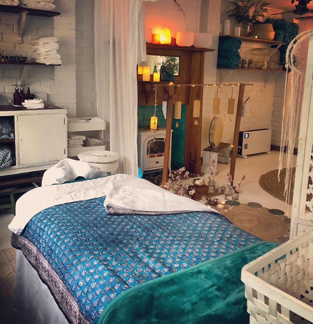 <p>Wednesday’s are my Monday’s.  Grateful for my work space. 💙🙏🏻 (at Awen Natural Therapies Leura)<br/>
<a href="https://www.instagram.com/p/B2i4Rb6AWBJ/?igshid=nw1lw31p4wut" target="_blank">https://www.instagram.com/p/B2i4Rb6AWBJ/?igshid=nw1lw31p4wut</a></p>