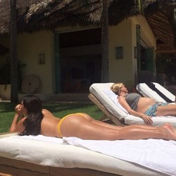 celebrity-nudes-leaked:  Kim Kardashian Fat Ass Selfie!