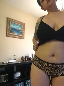 chubby-bunnies:Feeling real good about my tummy :D