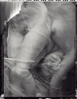 wetplatenudes:  Amanda/Nic, Detroit c. 2000 Аллан Бaрнecc