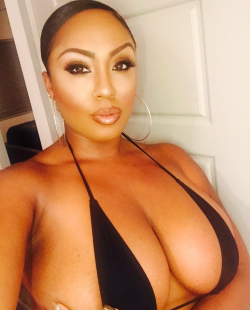 bikini-selfies:  She’s putting that top to work