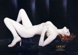 Sophie Dahl nude in an Yves Saint Laurent’s Opium fragance