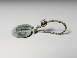 met-greekroman-art: Bronze disc-type fibula (safety pin) via