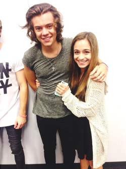 harrystylesdaily:  sabrinarincon_: also this happened, and I