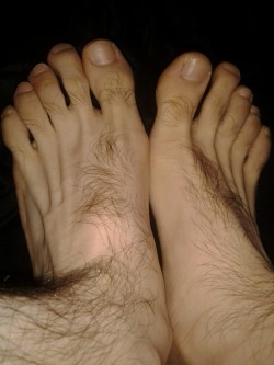 wolfmann50:  Hairy Foot Foot!!  Woof!!