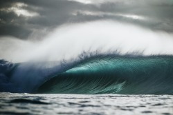 surphile:  Pipeline. Leaden.photo ellis via surfer 