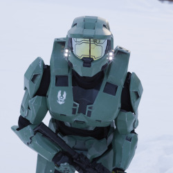 theomeganerd:  Halo ~ Custom Spartan Armor Build | Cosplay Via: